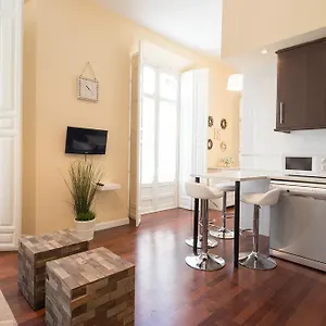 letmalaga-penthouse-calderon.hotelsinnerja.org/